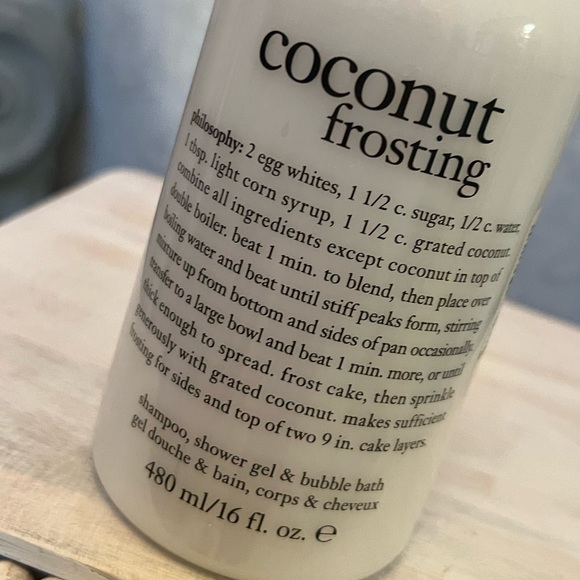 🍀Philosophy: Shampoo, Shower Gel & Bubble Bath
- Coconut Frosting - Picture 2 of 3
